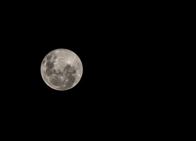 Luna en la oscuridad