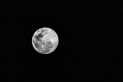 Luna sobre la Cordillera Blanca, Perú